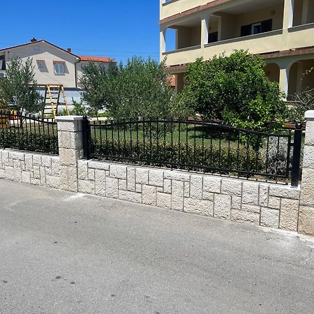 Apartments Piculjan Lopar Exterior photo